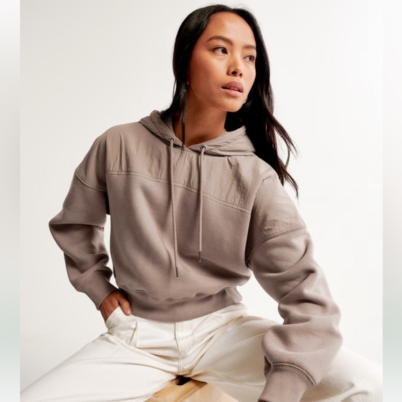 ABERCROMBIE AND FITCH TAN NYLON MIX “SUNDAY” CROPPED HOODIE SIZE XS - Picture 2 of 9